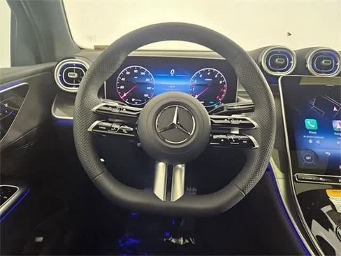 Used 2025 Mercedes-Benz GLC 300 4MATIC image 24