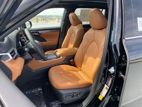 New 2026 Toyota Highlander Platinum AWD/4WD image 23