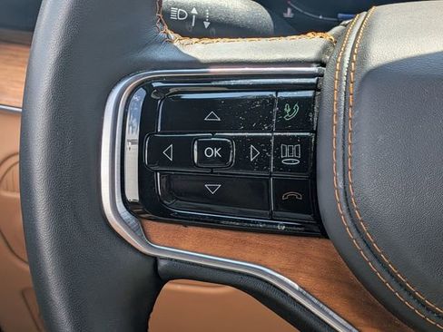 Used 2024 Jeep Grand Wagoneer Series III w/ Rear Seat Video Group 1 AWD/4WD image 19