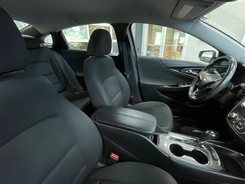 Used 2017 Chevrolet Malibu LT FWD image 30