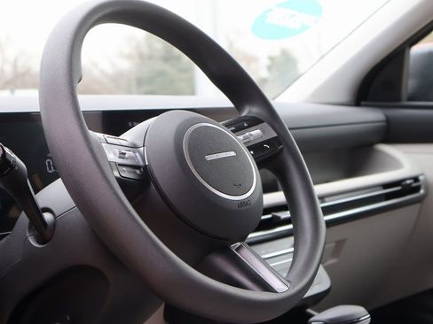 Certified 2025 Hyundai Tucson SE image 25