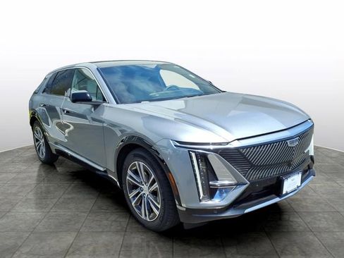 Certified 2024 Cadillac Lyriq Luxury AWD/4WD image 7
