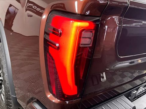Used 2024 GMC Sierra 2500 Denali w/ Denali Reserve Package image 28