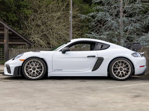 Certified 2023 Porsche 718 Cayman GT4 RS RWD image 2