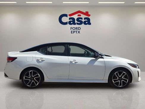 Used 2025 Nissan Sentra SR w/ SR Premium Package image 2