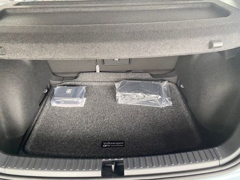 New 2026 Volkswagen Taos SE FWD image 11