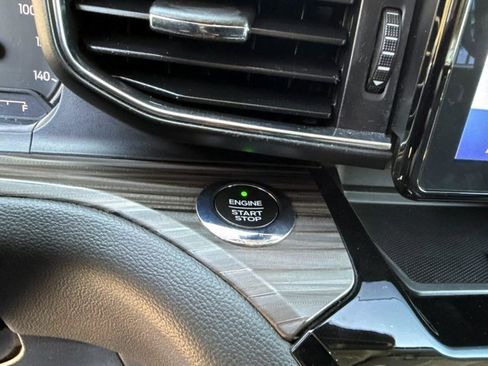 Used 2021 Ford Explorer Limited image 30