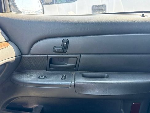 Used 2004 Ford Crown Victoria LX RWD image 20