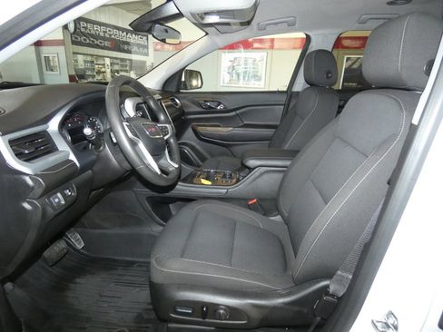 Used 2023 GMC Acadia SLE w/ Driver Convenience Package image 10