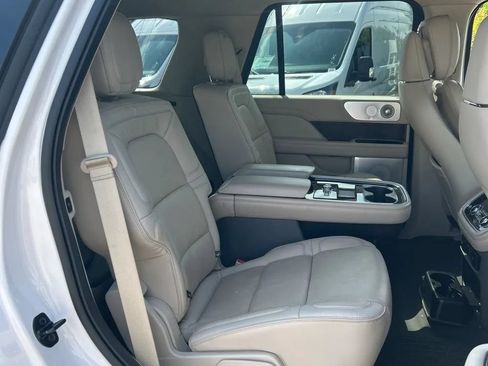 Used 2018 Lincoln Navigator Reserve AWD/4WD image 21