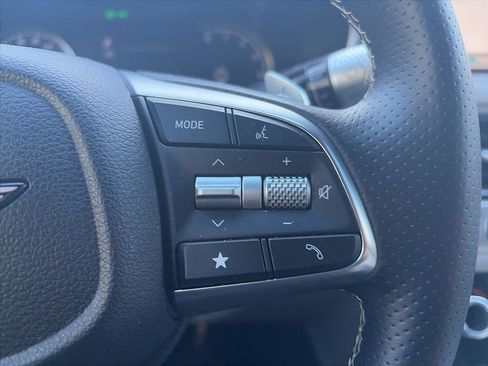 Used 2025 Genesis G70 2.5T image 11