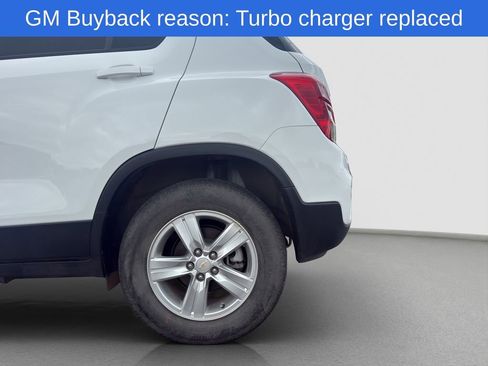Used 2022 Chevrolet Trax LS w/ Tint and Cruise Package AWD/4WD image 29
