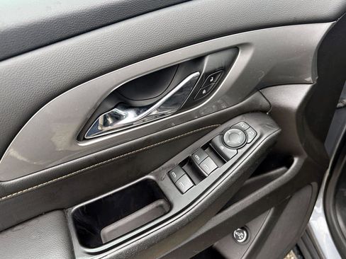 Used 2019 Chevrolet Traverse LT image 15