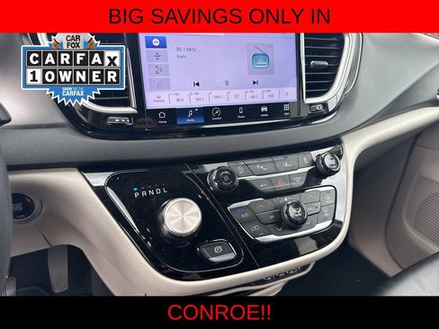 Used 2024 Chrysler Pacifica Touring-L FWD image 20