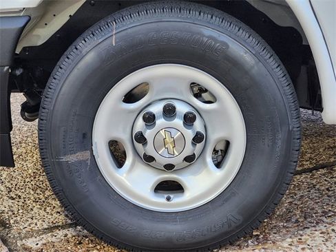 New 2025 Chevrolet Express 3500 Extended w/ Driver Convenience Package image 9