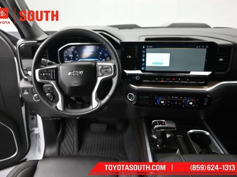 Used 2025 Chevrolet Silverado 1500 LT Trail Boss w/ Convenience Package II AWD/4WD image 11