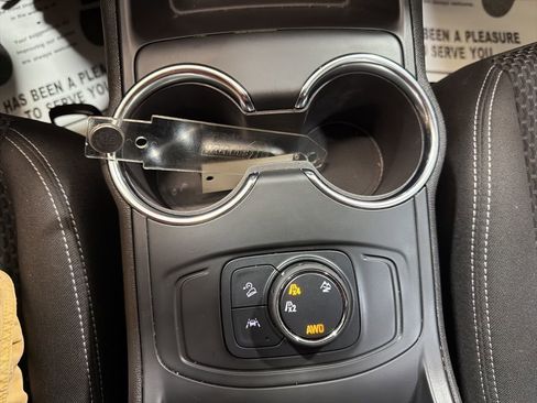 Used 2024 GMC Terrain SLE image 29