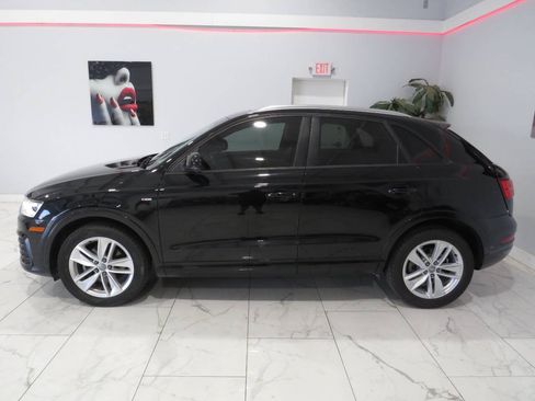 Used 2018 Audi Q3 2.0T Premium w/ Convenience Package AWD/4WD image 2