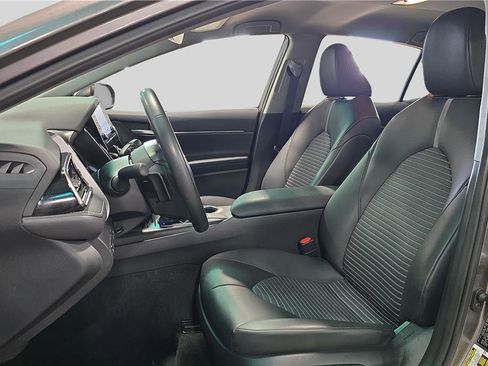 Used 2024 Toyota Camry SE image 11