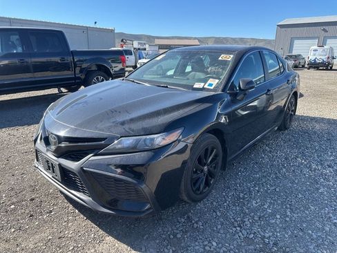 Used 2024 Toyota Camry SE image 1
