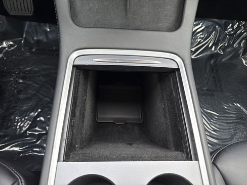 Used 2022 Tesla Model Y Long Range image 20