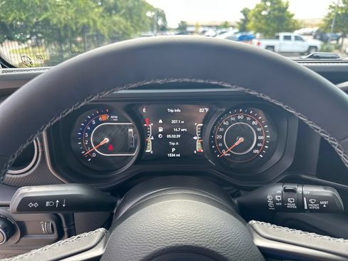 Used 2026 Jeep Wrangler Unlimited Rubicon AWD/4WD image 42