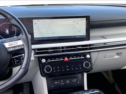 Used 2025 Hyundai Tucson Limited image 7