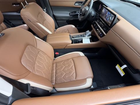 New 2026 Nissan Pathfinder Platinum AWD/4WD image 9