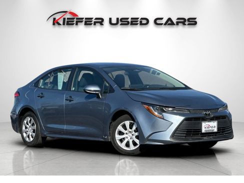 Used 2024 Toyota Corolla LE image 2