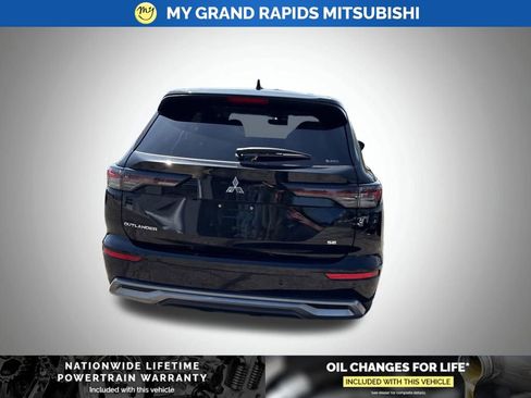 New 2026 Mitsubishi Outlander SE image 4
