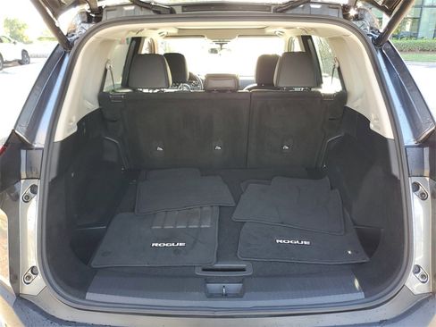 Certified 2021 Nissan Rogue SV w/ Premium Package image 9