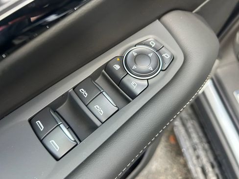 New 2026 Chevrolet Suburban Premier image 23