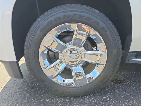 Used 2015 Chevrolet Tahoe LTZ AWD/4WD image 23