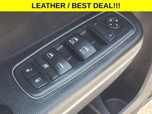 Used 2018 Chrysler 300 S RWD image 11