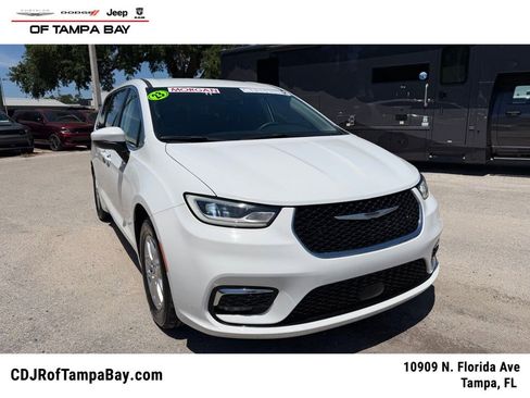 Used 2023 Chrysler Pacifica Touring-L image 1