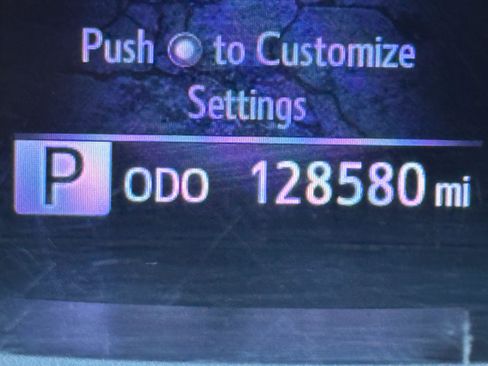 Used 2018 Toyota Tacoma Limited image 32