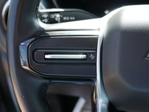 Used 2023 Chevrolet Colorado LT AWD/4WD image 16