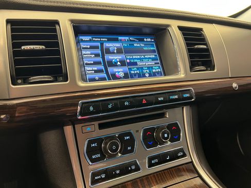 Used 2013 Jaguar XF 3.0 image 25