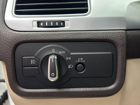 Used 2015 Volkswagen Touareg VR6 image 13