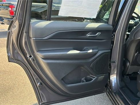 New 2025 Jeep Grand Cherokee L Laredo w/ Luxury Tech Group I image 23