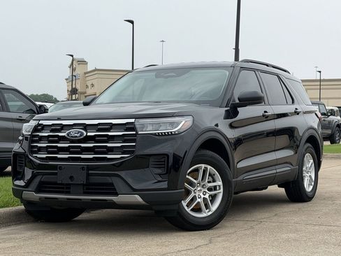 New 2026 Ford Explorer Active RWD image 2