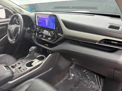 Used 2023 Toyota Highlander Limited AWD/4WD image 31