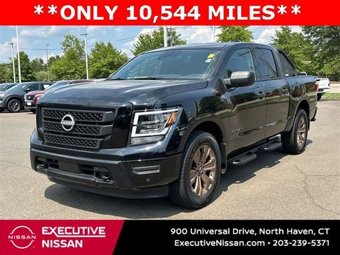 Certified 2024 Nissan Titan SV w/ SV Bronze Edition Package image 5