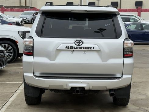Used 2024 Toyota 4Runner SR5 Premium image 5