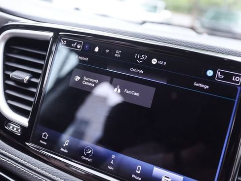 Used 2022 Chrysler Pacifica Touring-L w/ Uconnect Theater Family Group FWD image 45