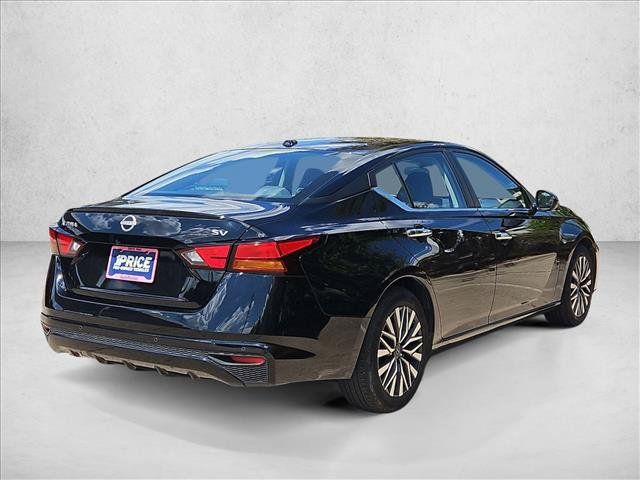 Used 2024 Nissan Altima 2.5 SV FWD image 5