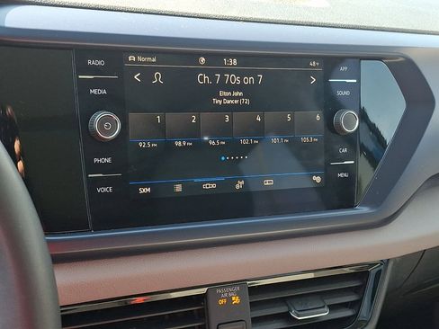 Used 2023 Volkswagen Taos SE w/ Panoramic Sunroof Package image 28