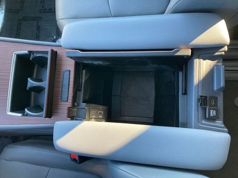 Used 2024 Toyota Sienna XLE image 26