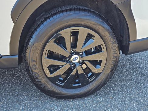 Used 2025 Subaru Outback Premium AWD/4WD image 9