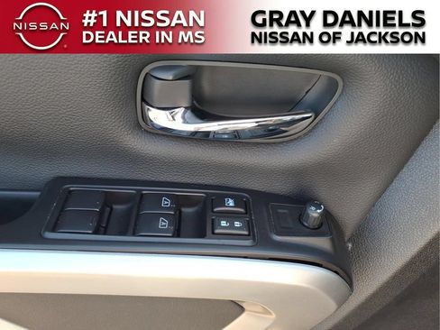 Used 2024 Nissan Titan SV AWD/4WD image 10